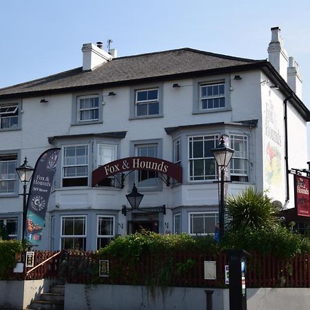Отель Fox & Hounds Pub Long Ditton Экстерьер фото